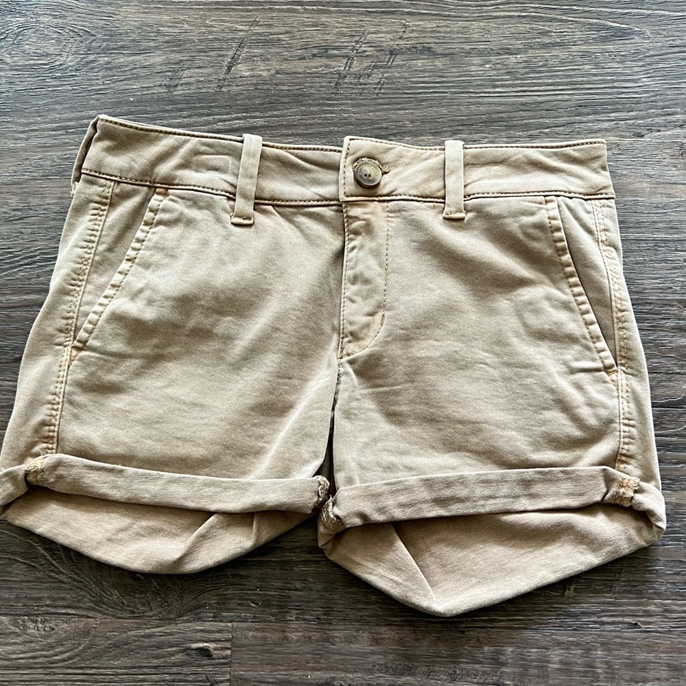 American eagle tan shorts size 4 in great condition.